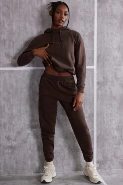 Effortless - High Waist Cuffed Joggers In Brown