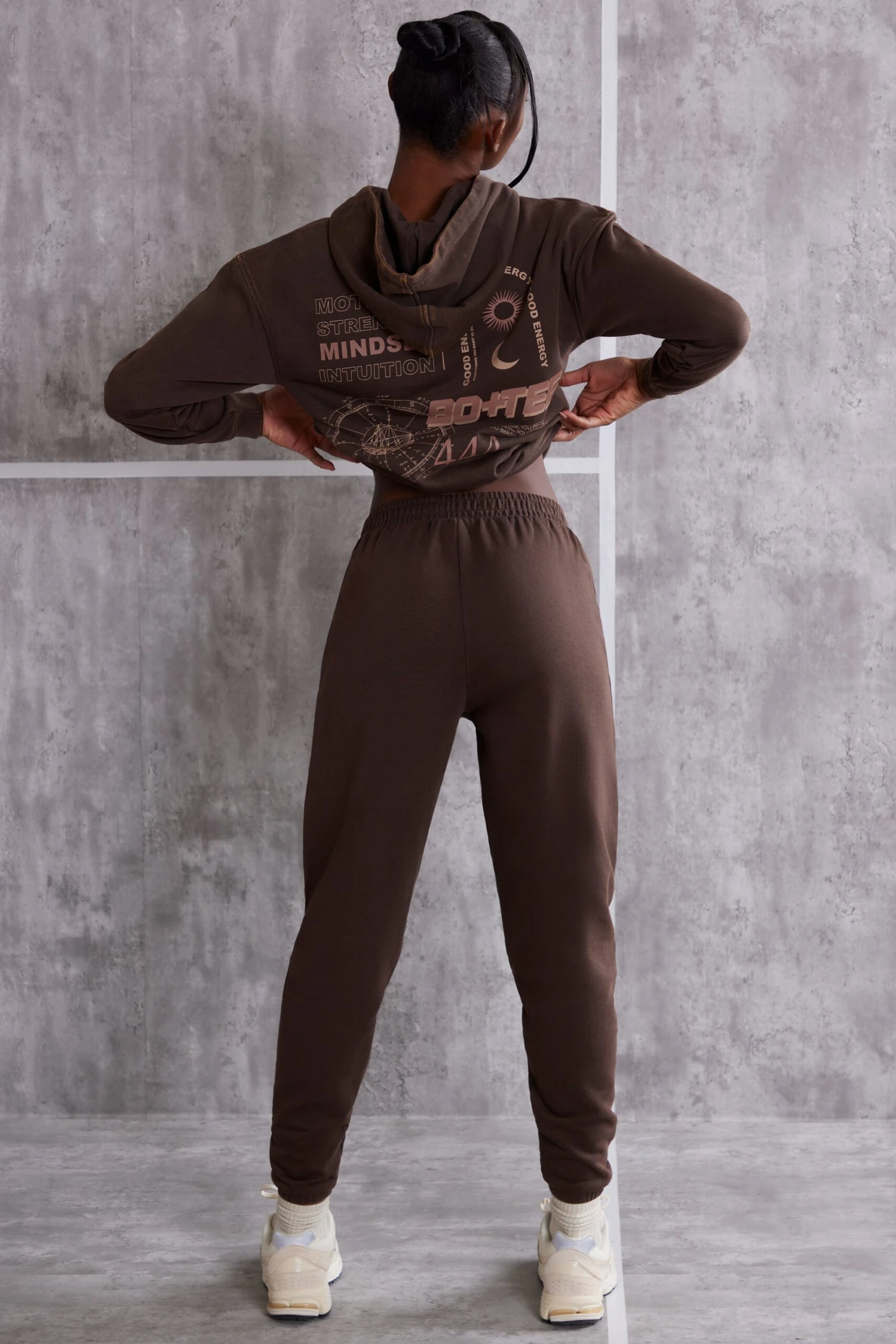Effortless - High Waist Cuffed Joggers In Brown - Image 3