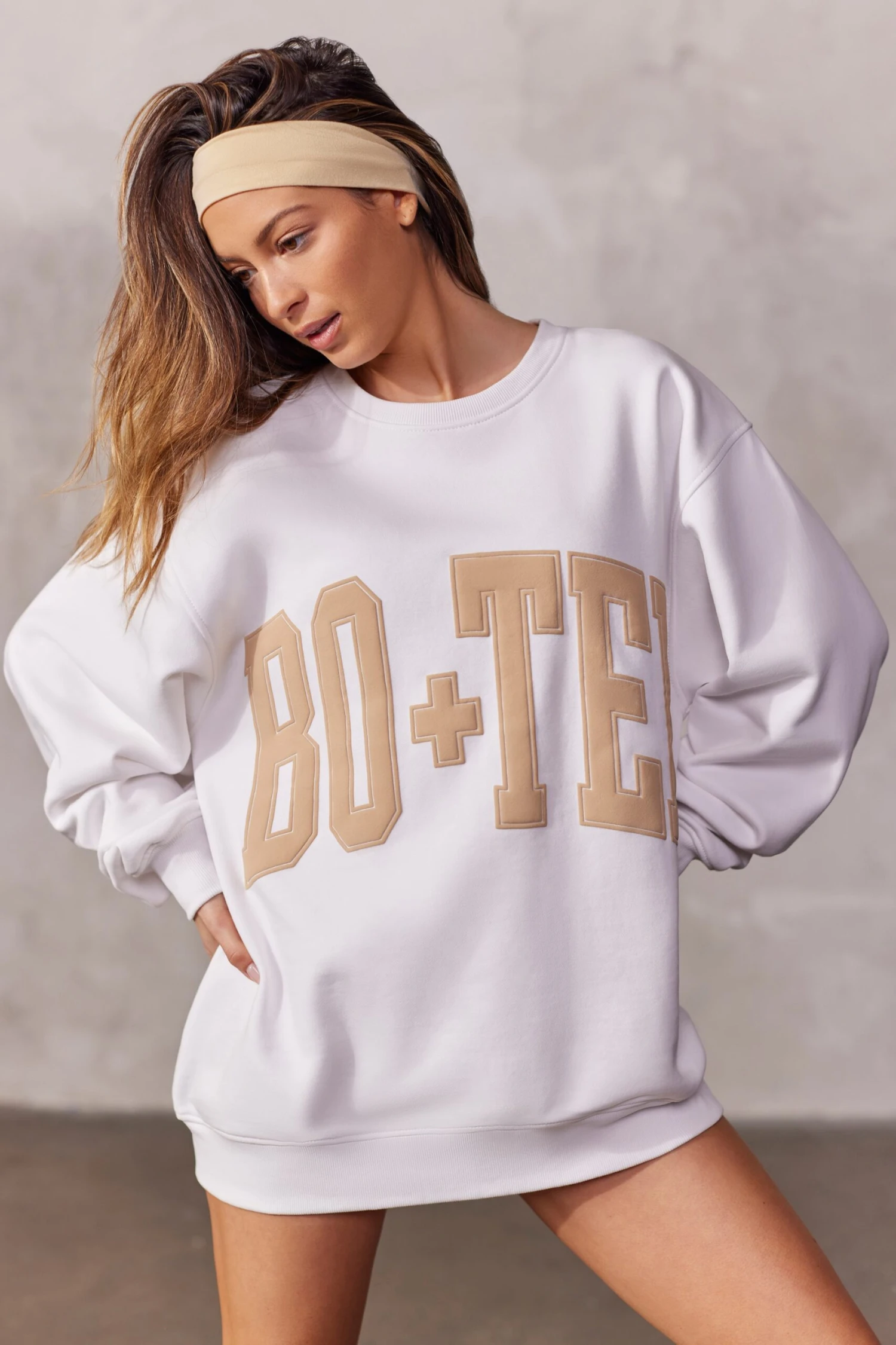 New Staples - Oversized Sweatshirt In White - Image 4