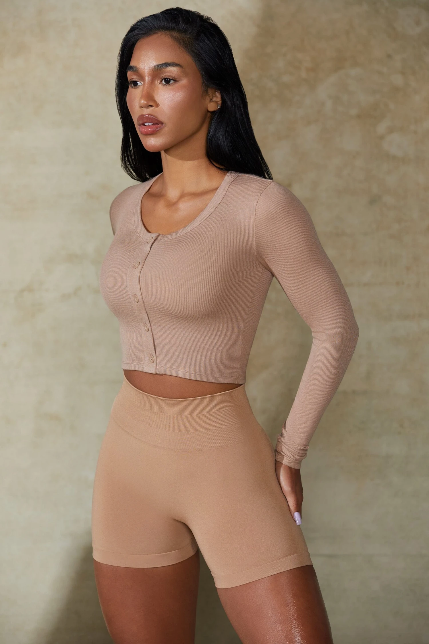 Frame - Cropped Rib Cardigan In Warm Taupe - Image 5