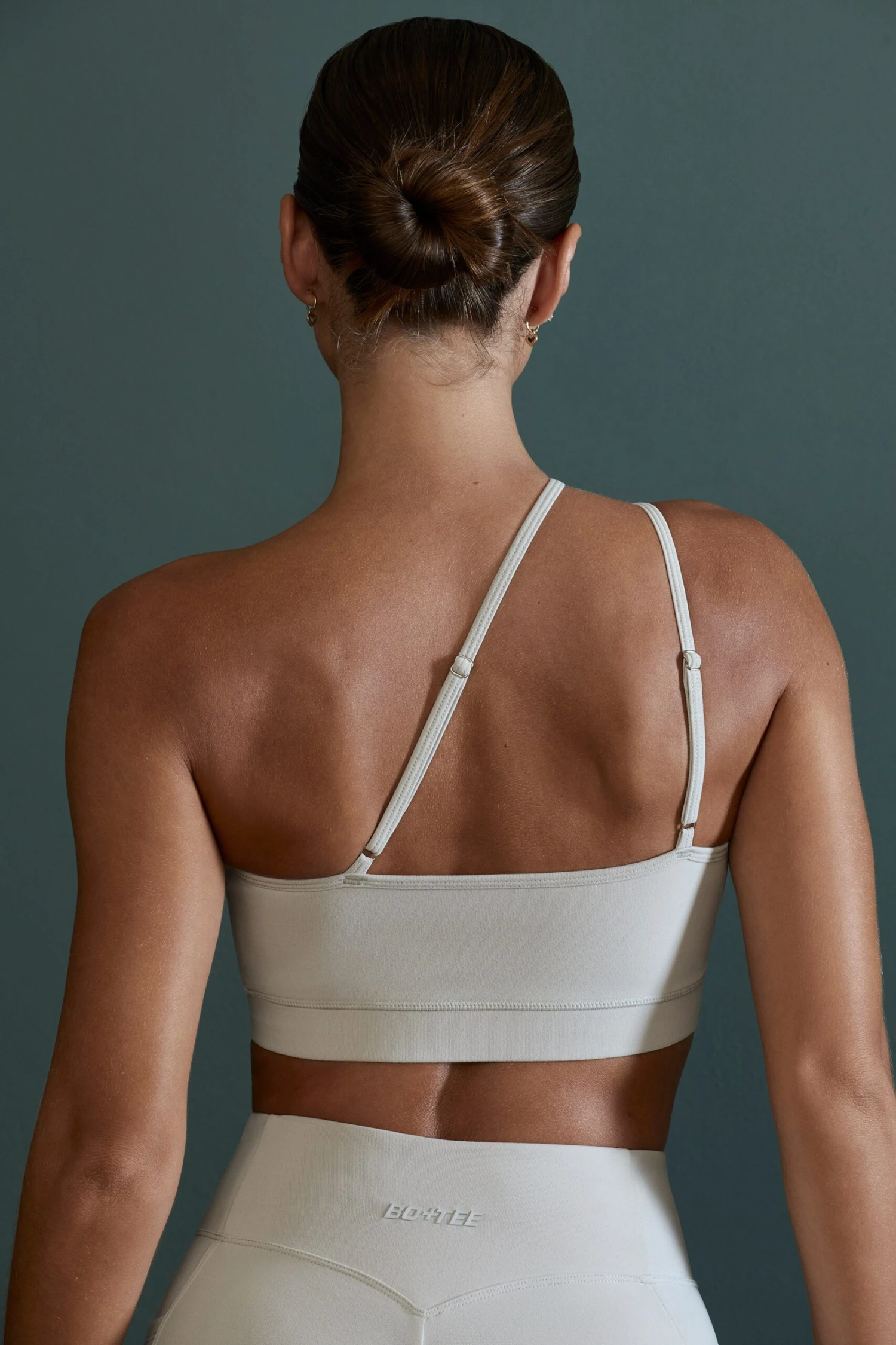Enhance - Asymmetric Neckline Sports Bra In Grey - Image 3