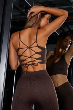 Full Focus - Open Back Plunge Neck Sports Bra In Brown