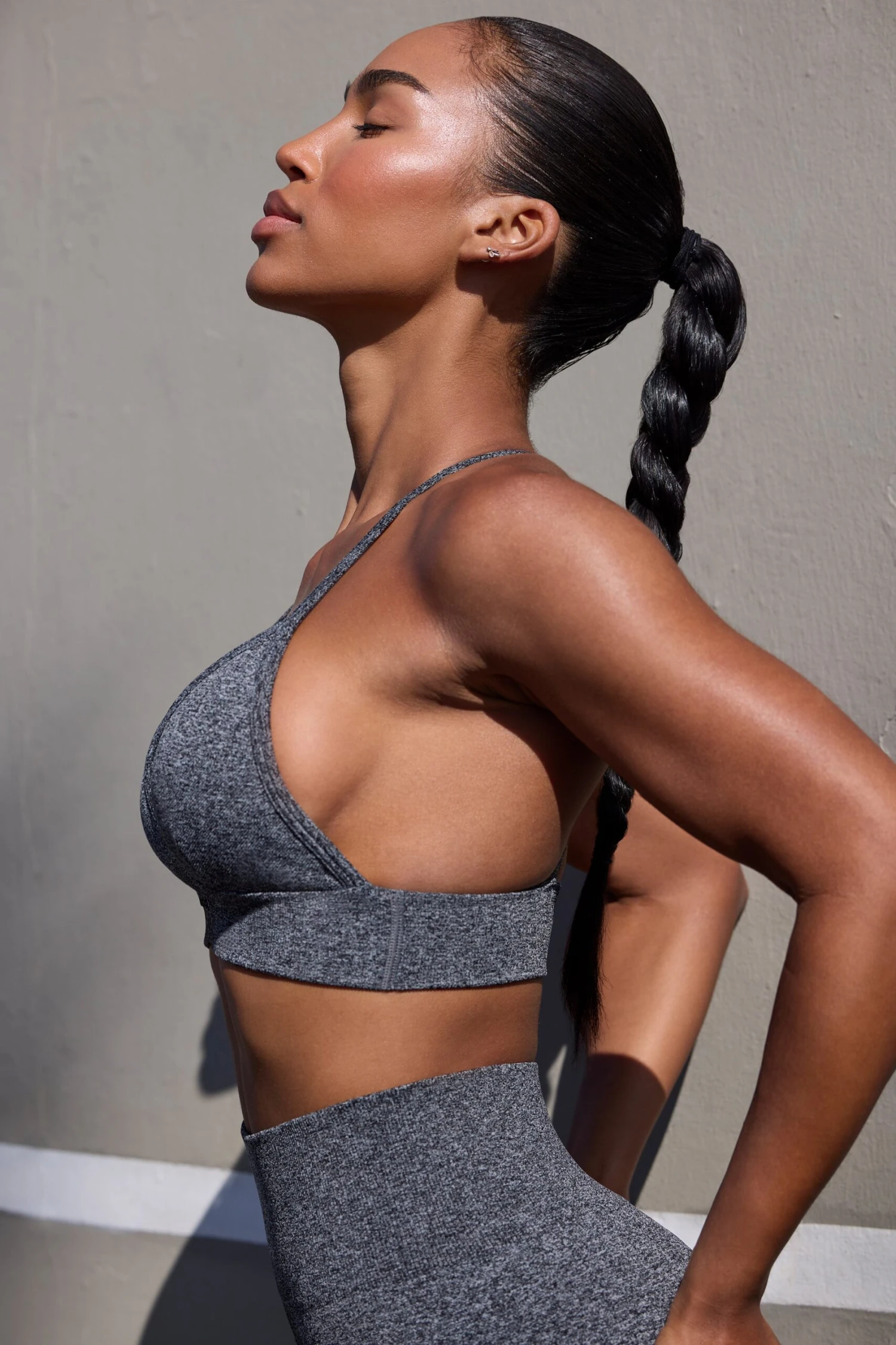 Tempo - Super Sculpt Seamless Triangle Sports Bra In Marl Black - Image 2