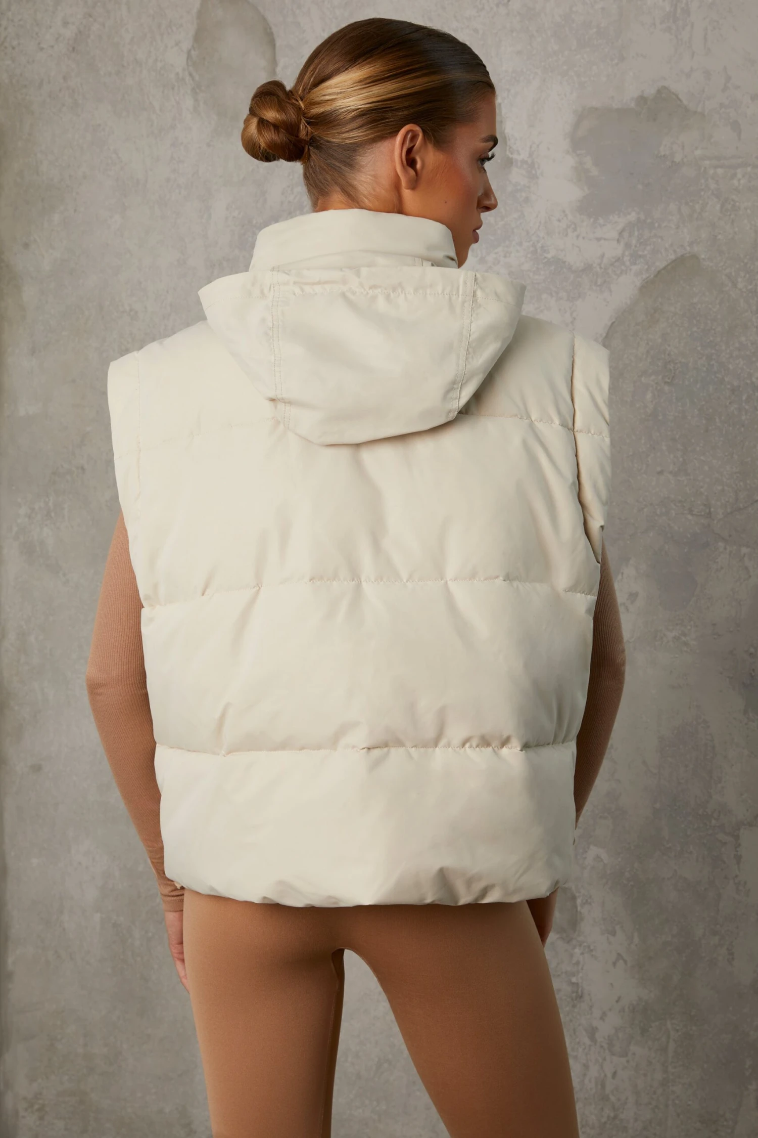 Essential - Cropped Puffer Jacket With Detachable Sleeves In Sand - Image 4