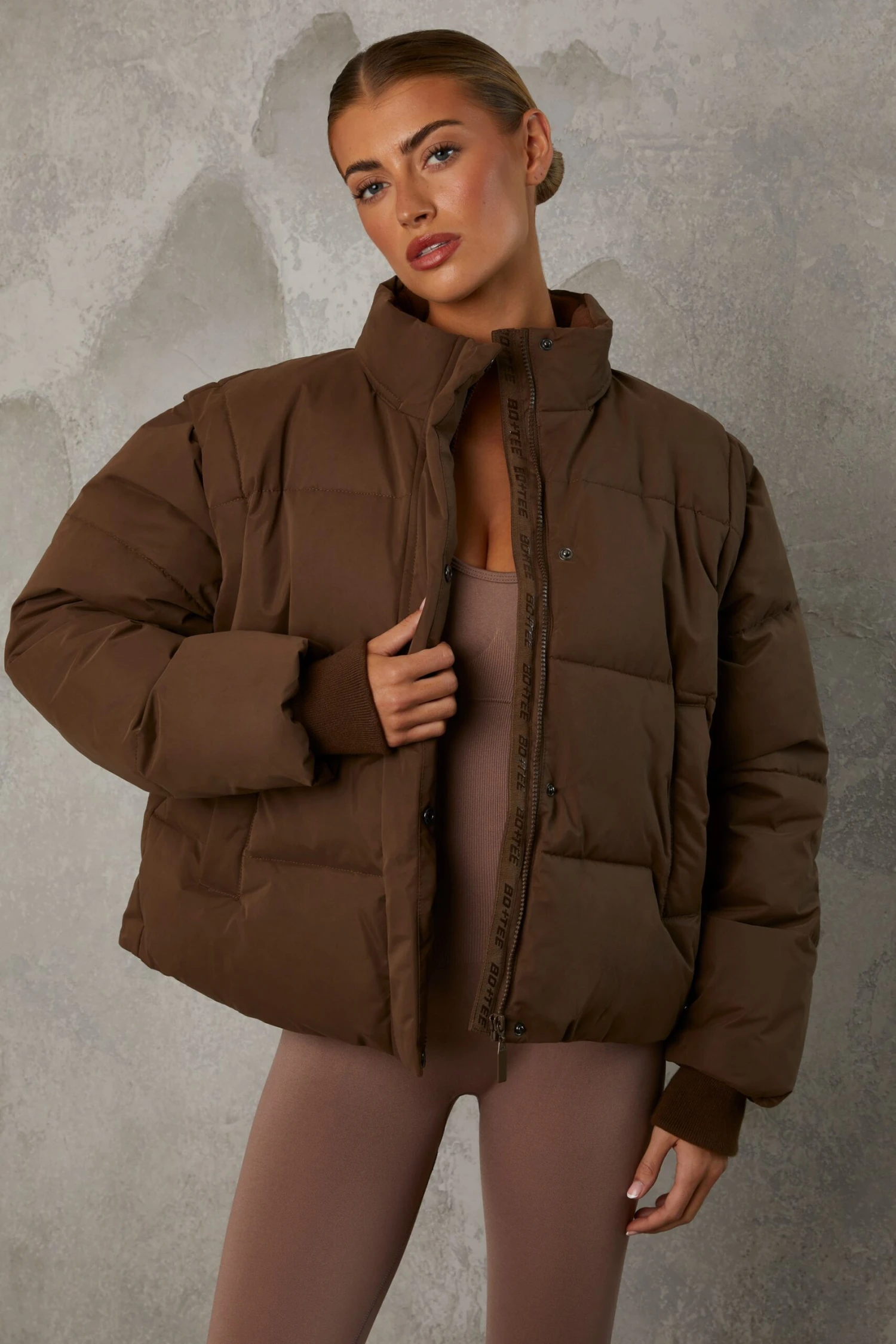 Essential - Cropped Puffer Jacket With Detachable Sleeves In Cocoa Brown