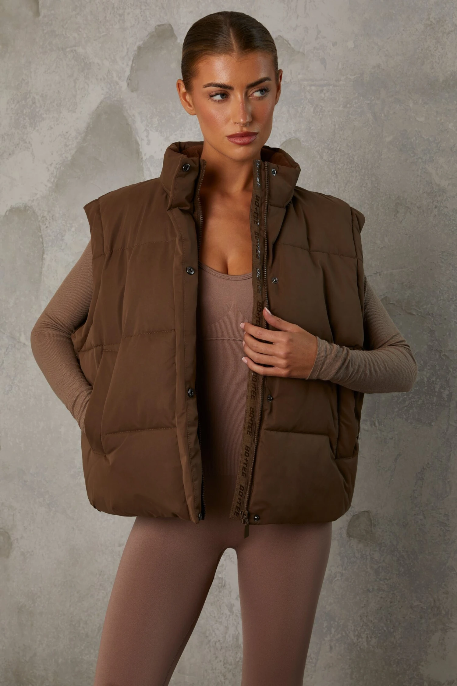 Essential - Cropped Puffer Jacket With Detachable Sleeves In Cocoa Brown - Image 3