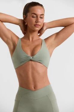 Set - Twist Bust Sports Bra In Bamboo Green