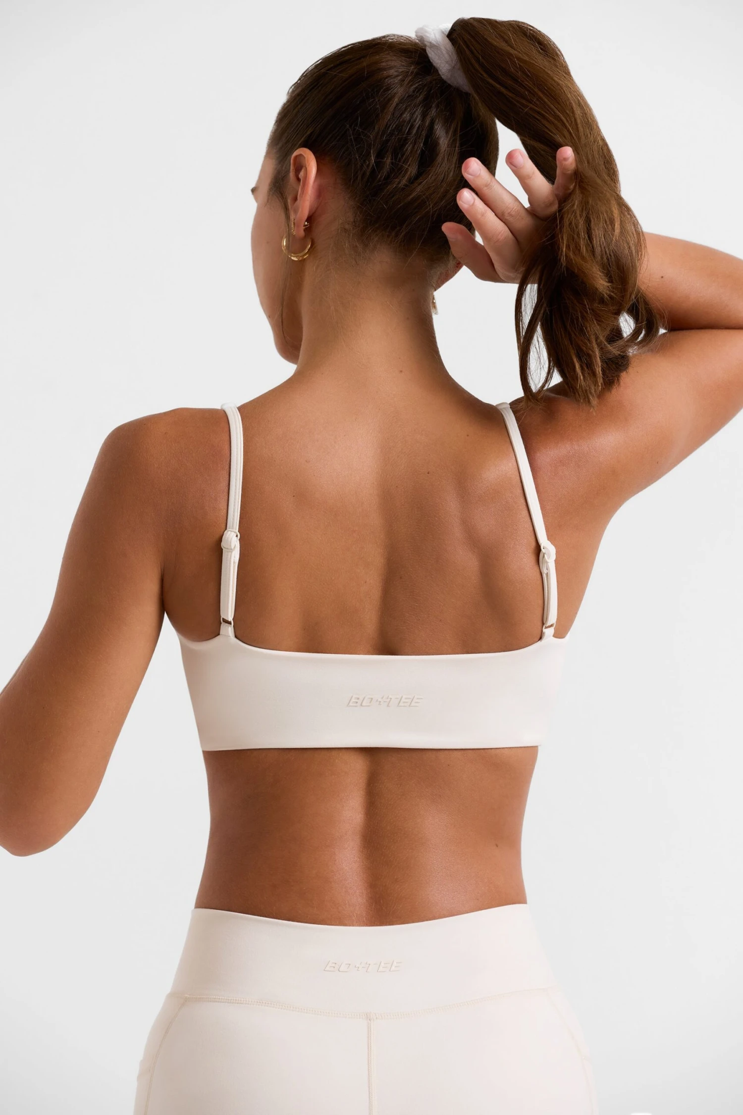 Set - Twist Bust Sports Bra In White - Image 2