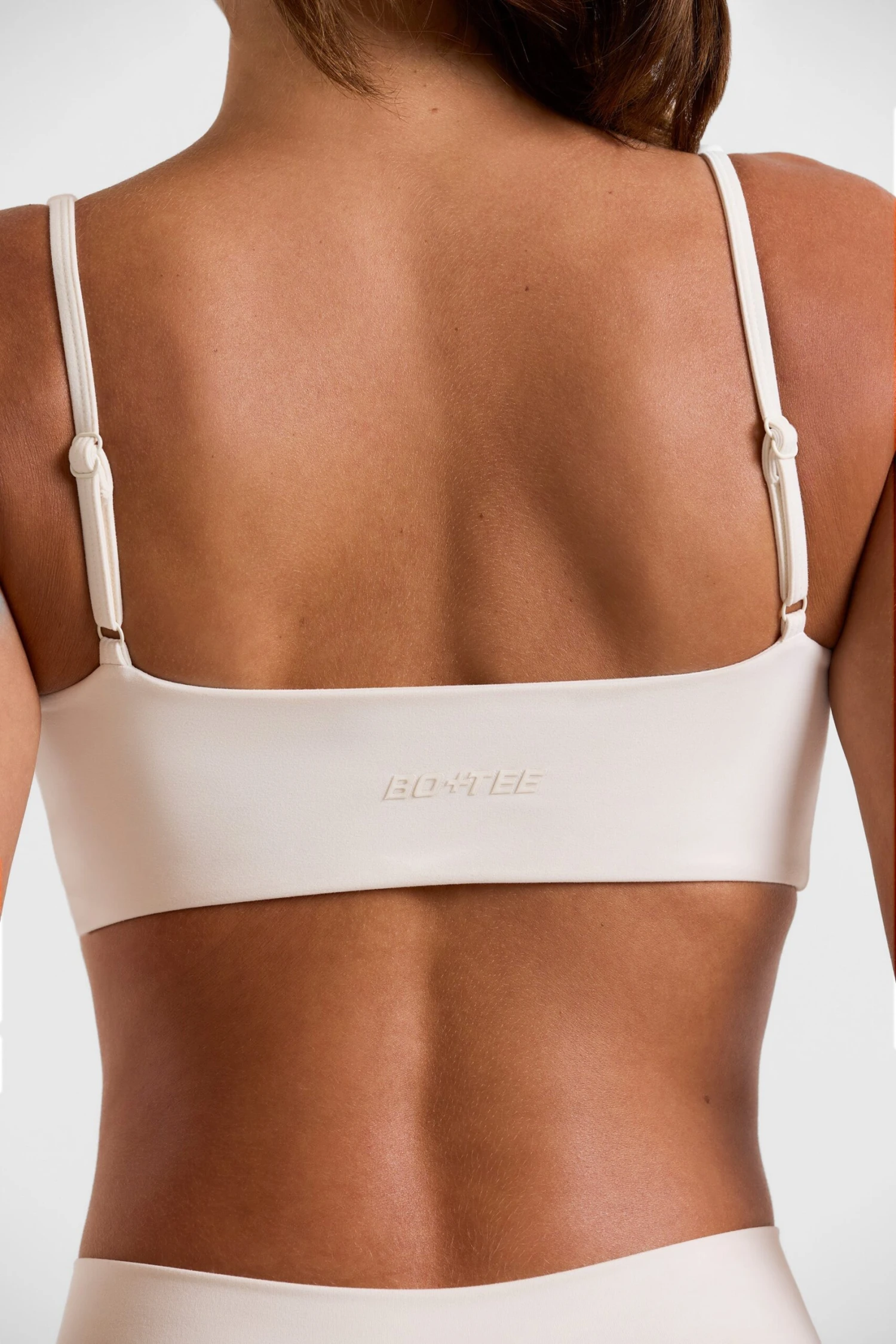 Set - Twist Bust Sports Bra In White - Image 4