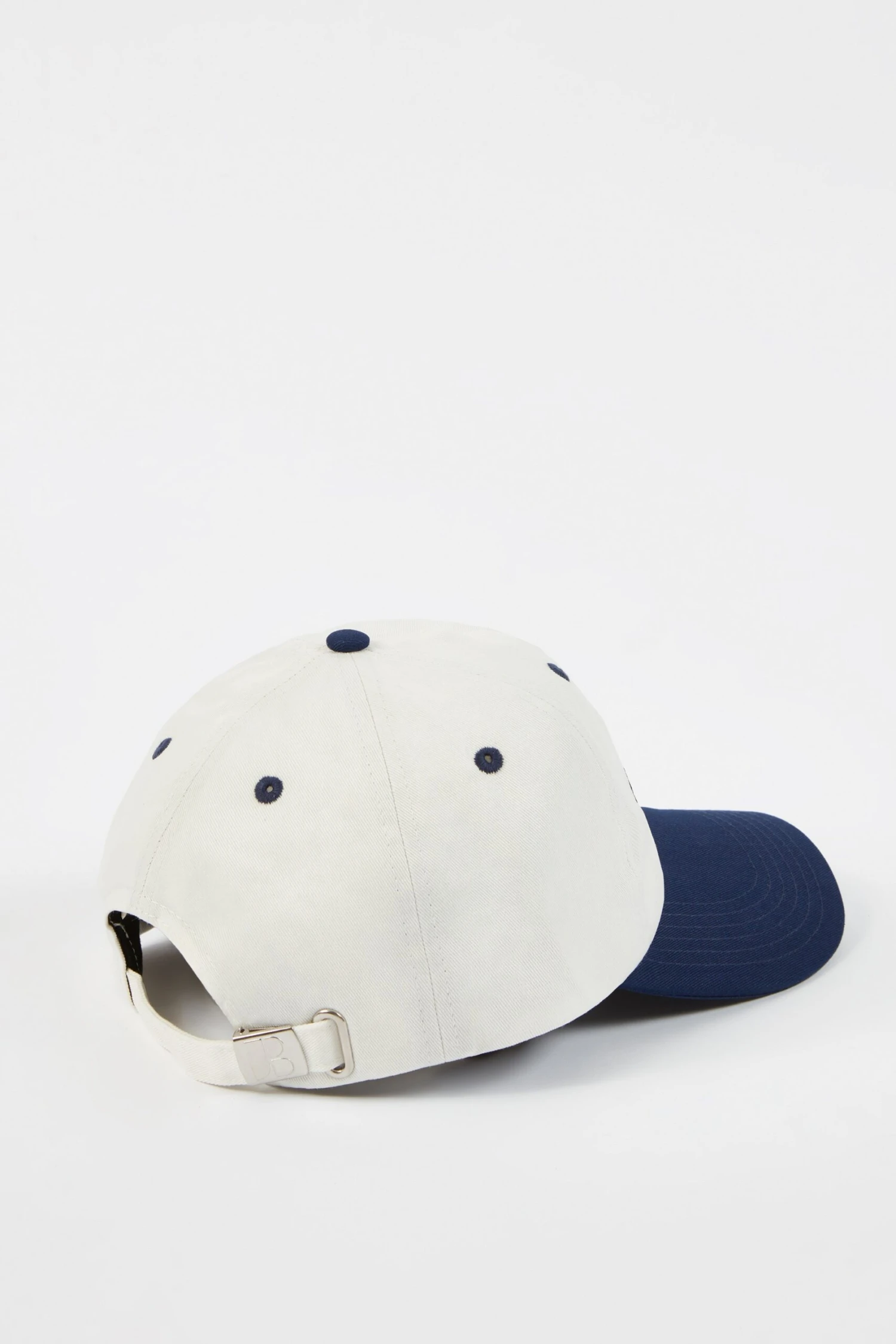Elevate - Baseball Cap In White - Image 8