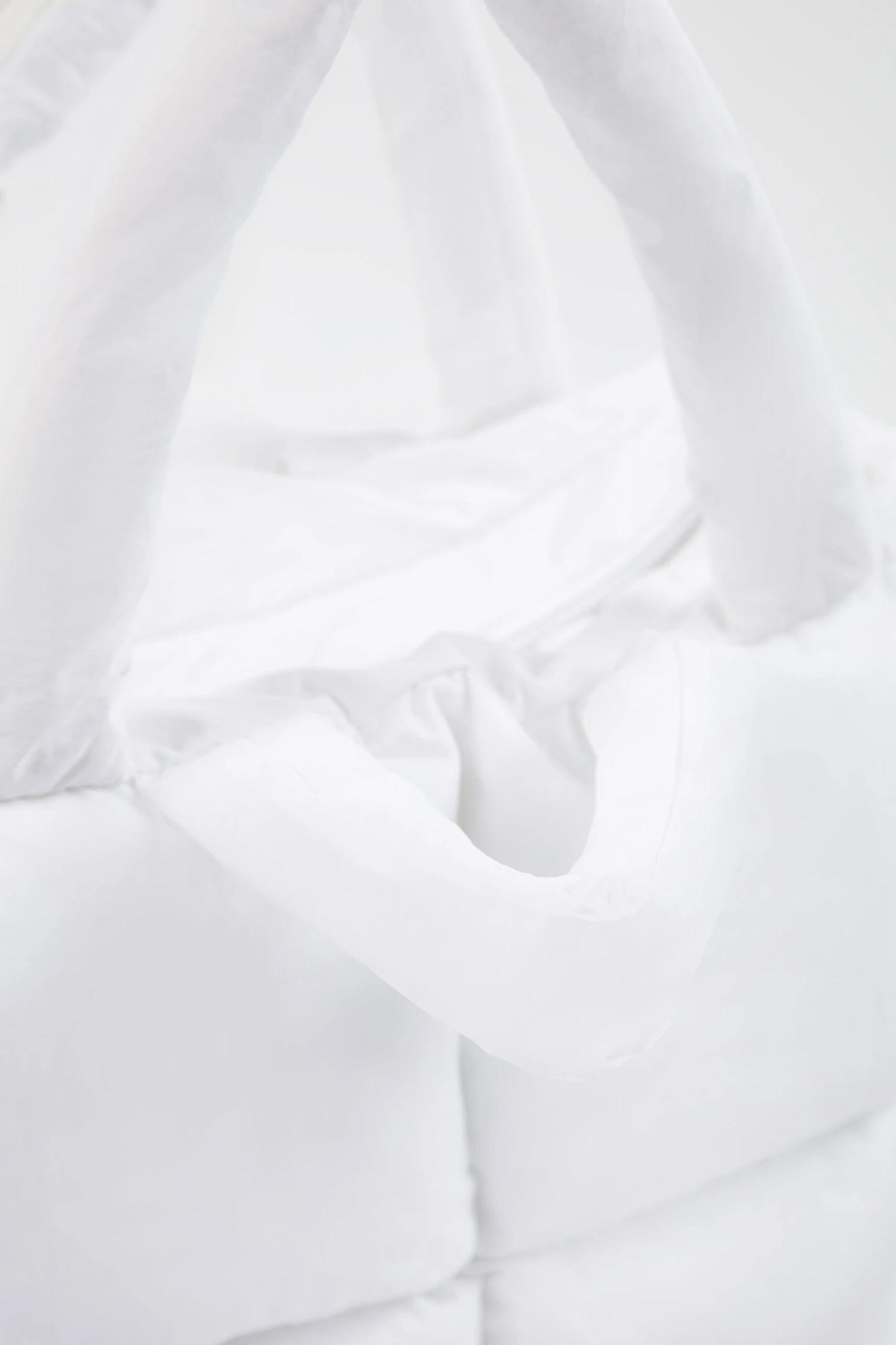 Arctic - Quilted Puffer Bag In White - Image 10