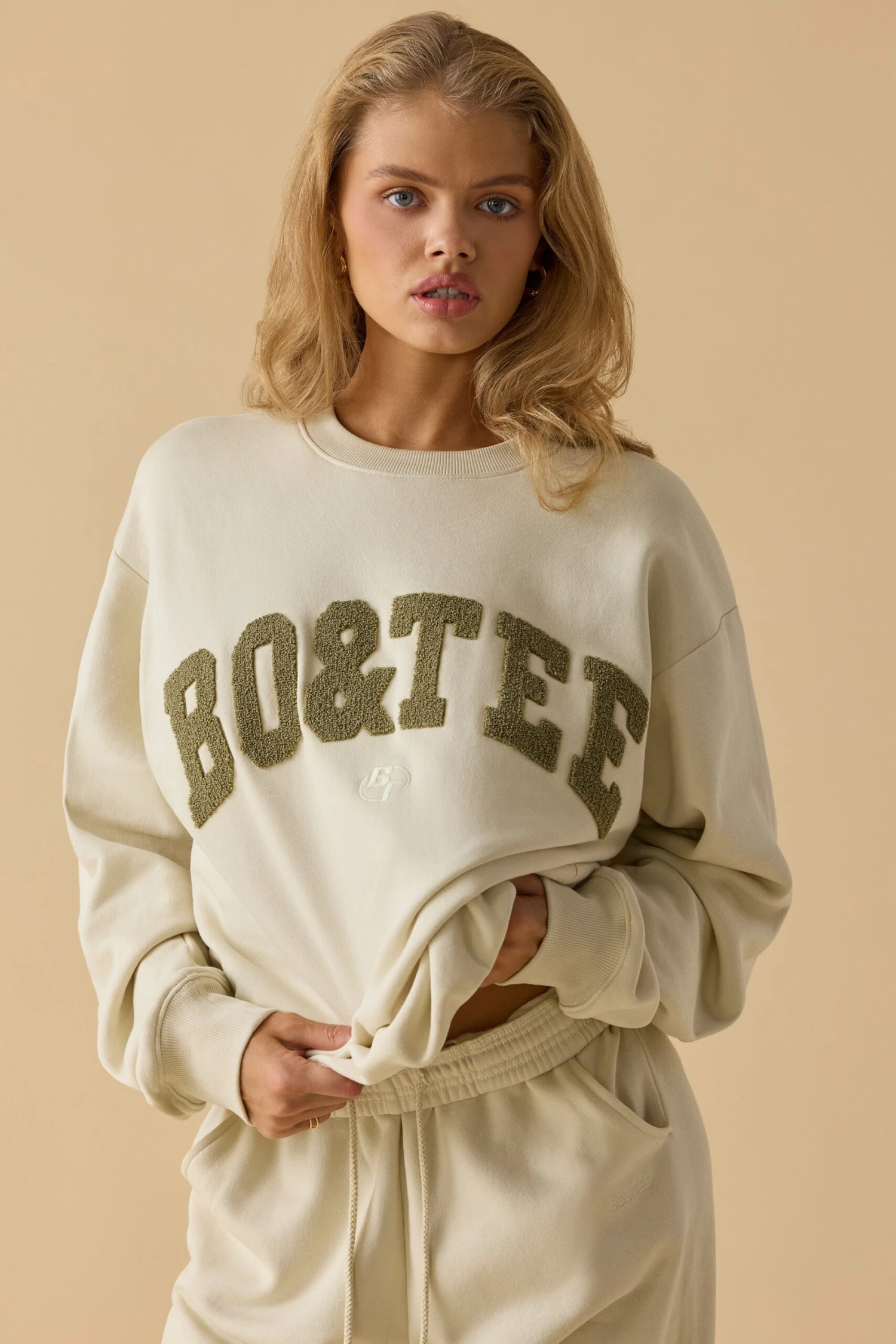 Signature - Oversized Crew Neck Sweatshirt In Bone - Image 7