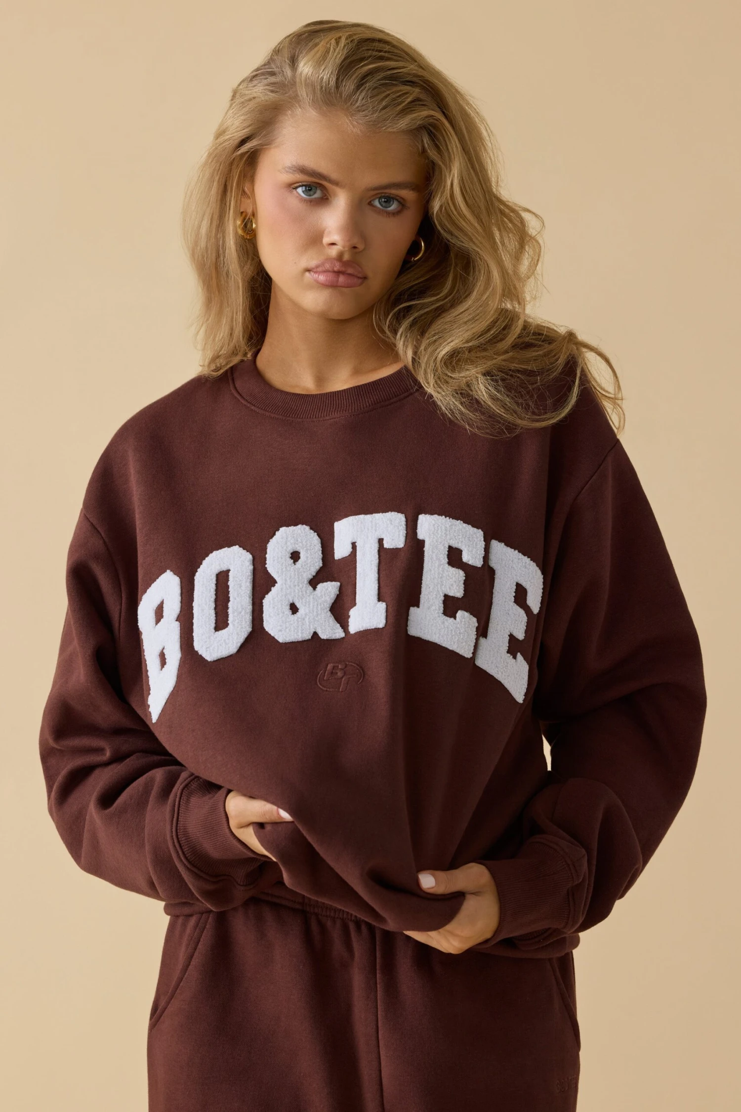 Signature - Oversized Crew Neck Sweatshirt In Mahogany - Image 5