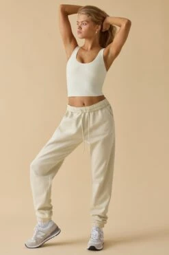Ultimate - Petite Mid-Rise Joggers In Bone