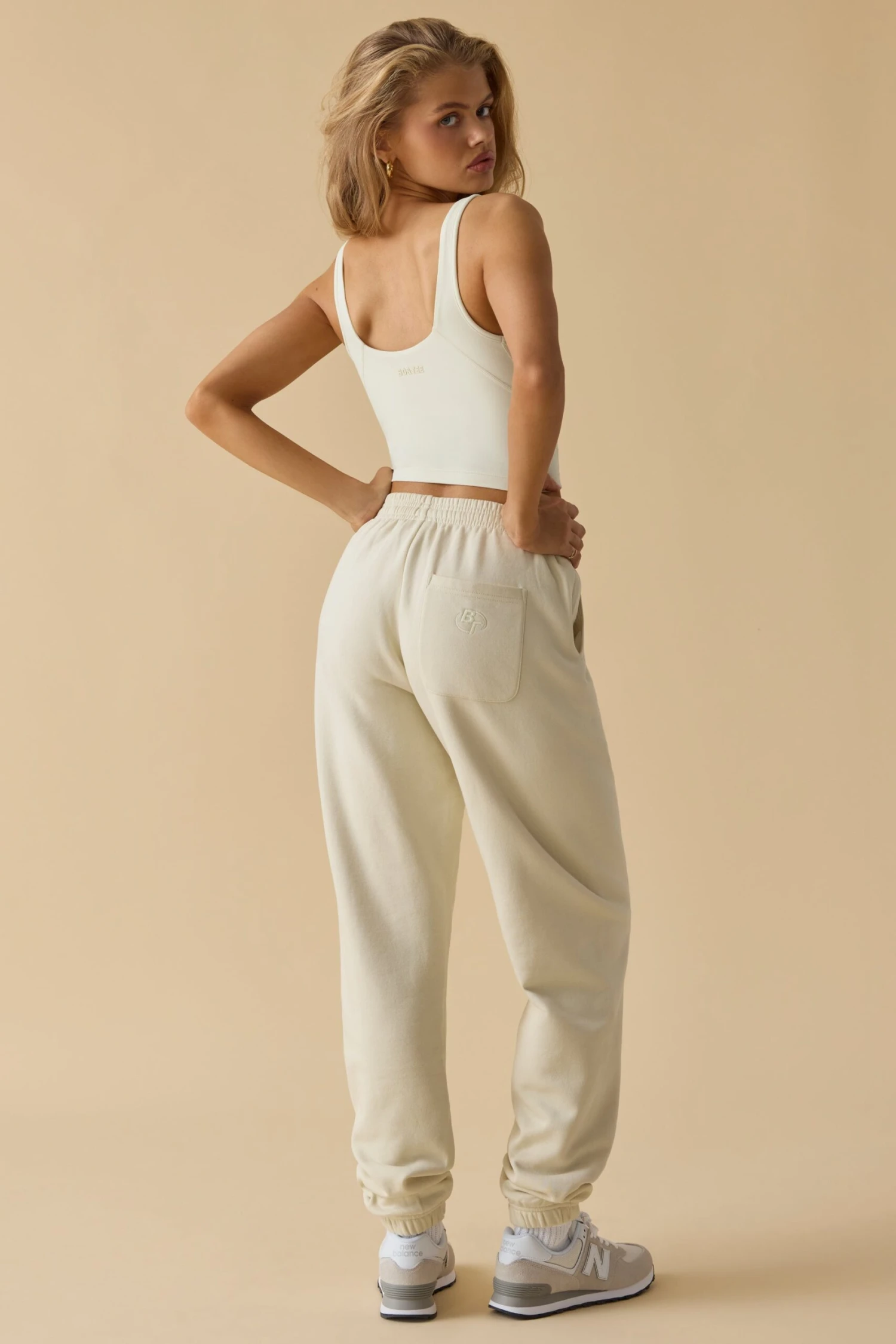 Ultimate - Petite Mid-Rise Joggers In Bone - Image 3