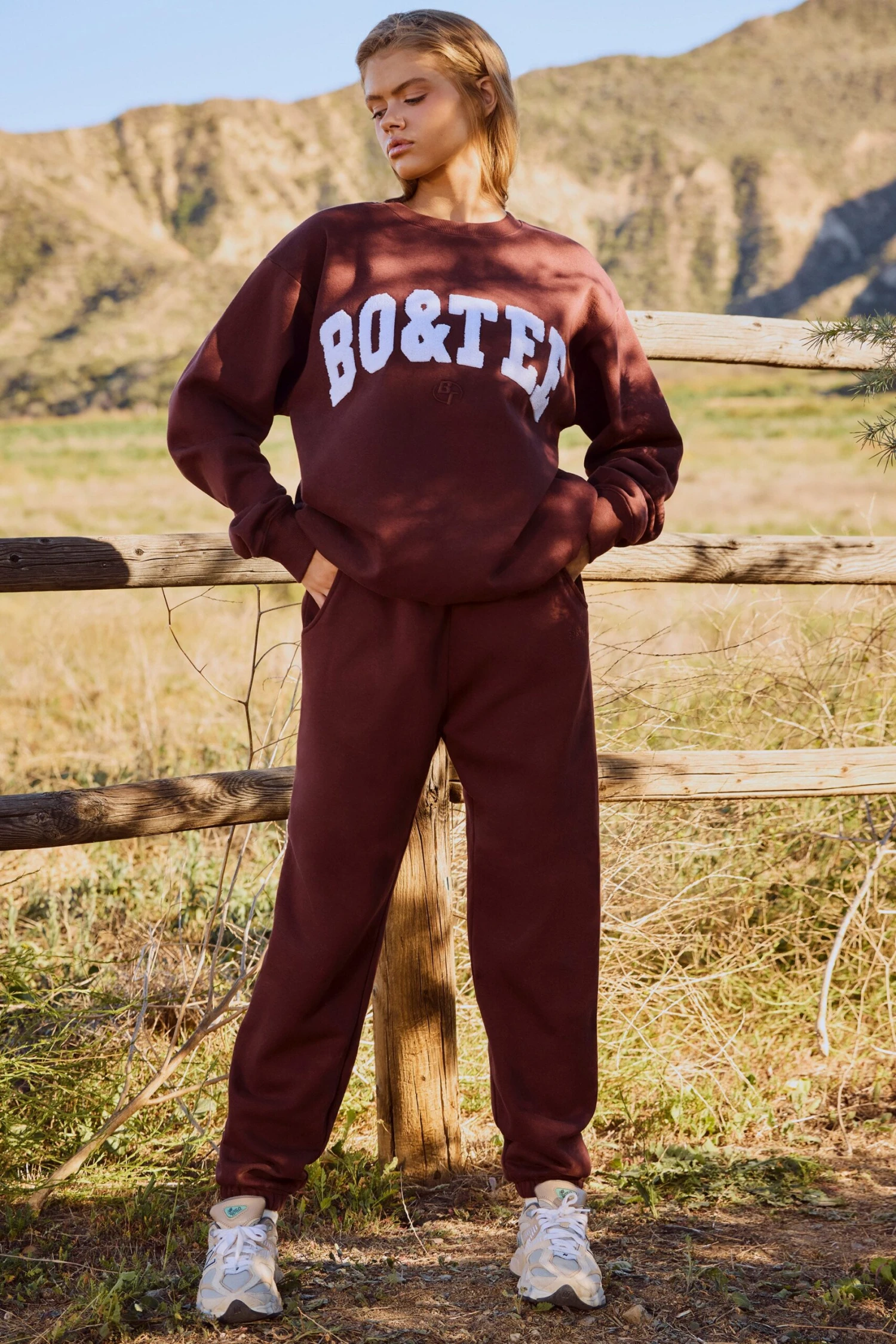 Ultimate - Petite Mid-Rise Joggers In Mahogany - Image 5
