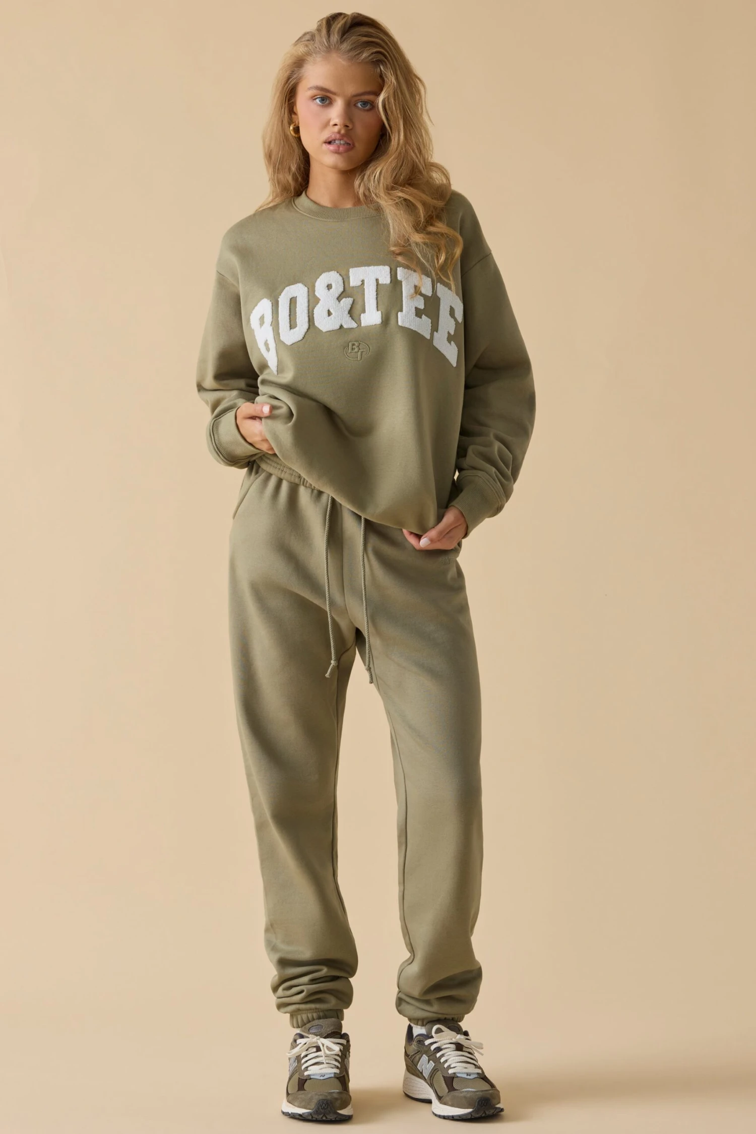 Ultimate - Petite Mid-Rise Joggers In Soft Olive - Image 5