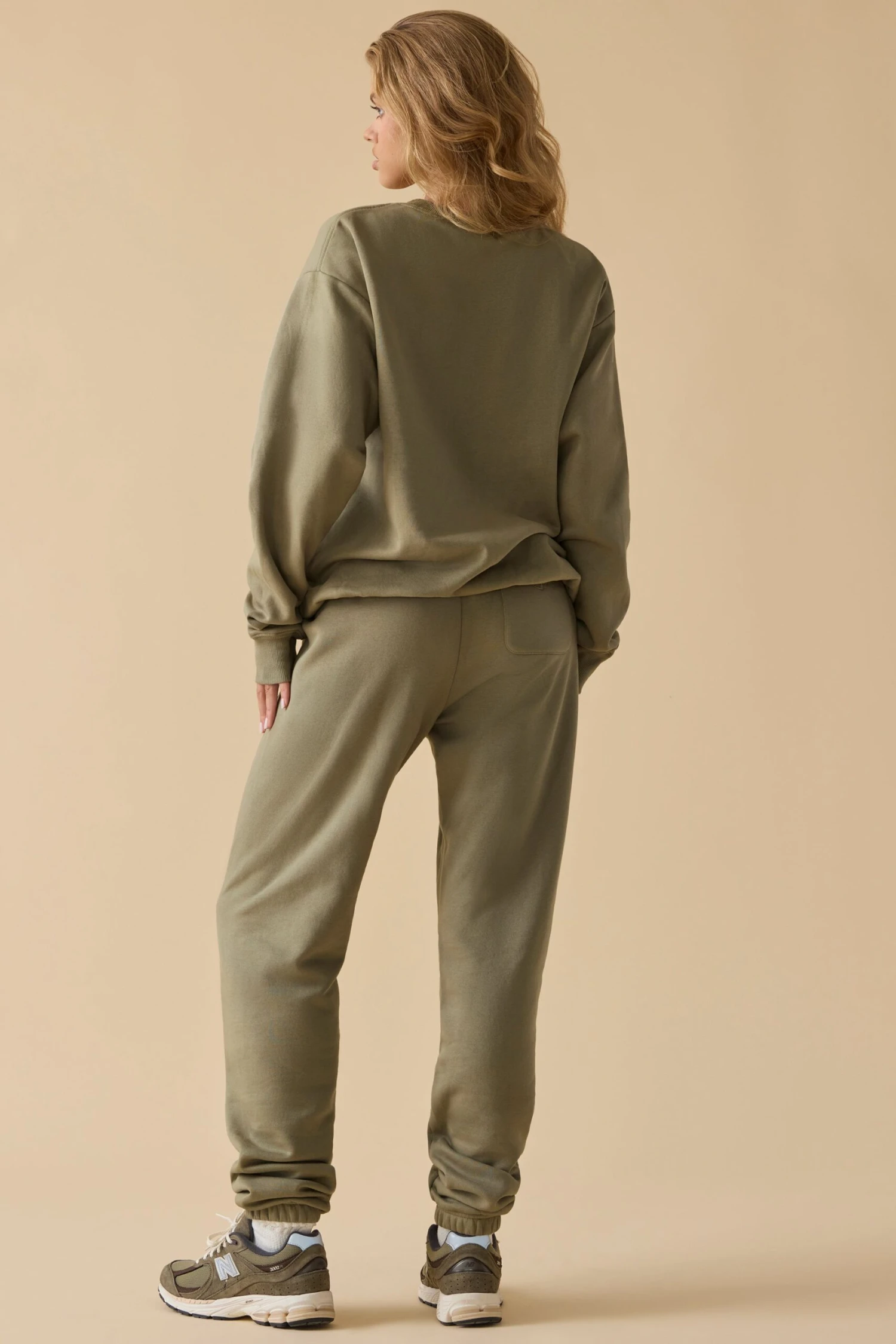 Ultimate - Petite Mid-Rise Joggers In Soft Olive - Image 3