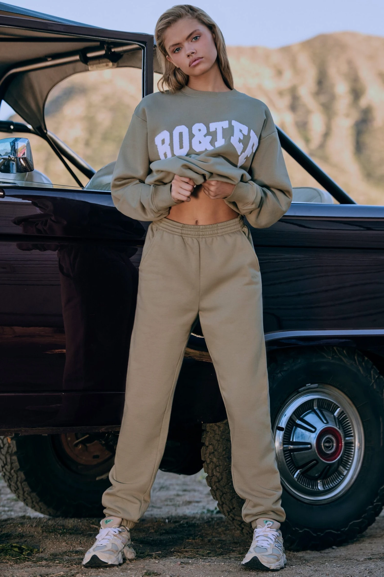 Ultimate - Petite Mid-Rise Joggers In Soft Olive