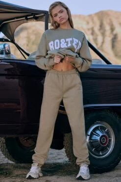 Ultimate - Mid-Rise Joggers In Soft Olive