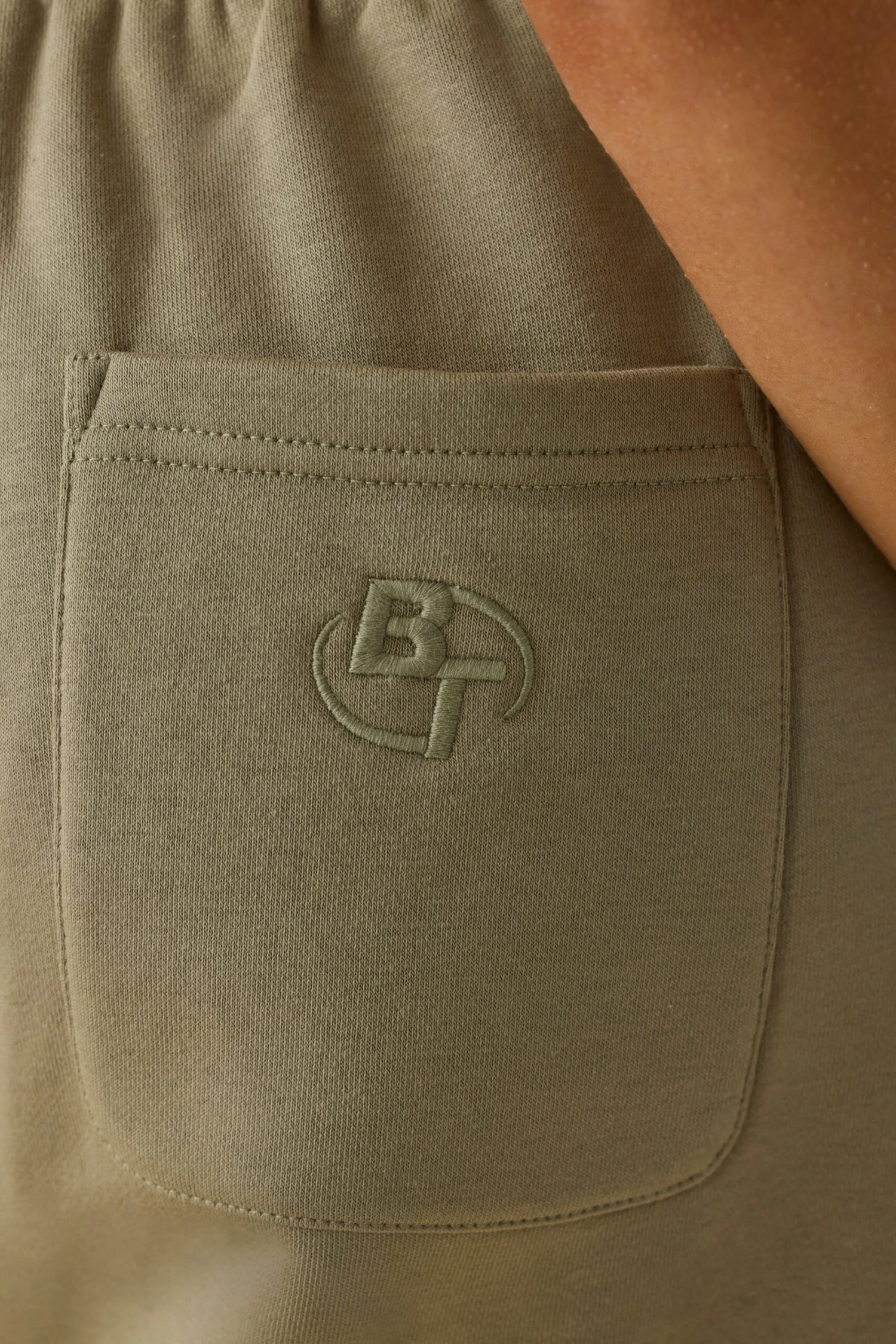Ultimate - Petite Mid-Rise Joggers In Soft Olive - Image 4
