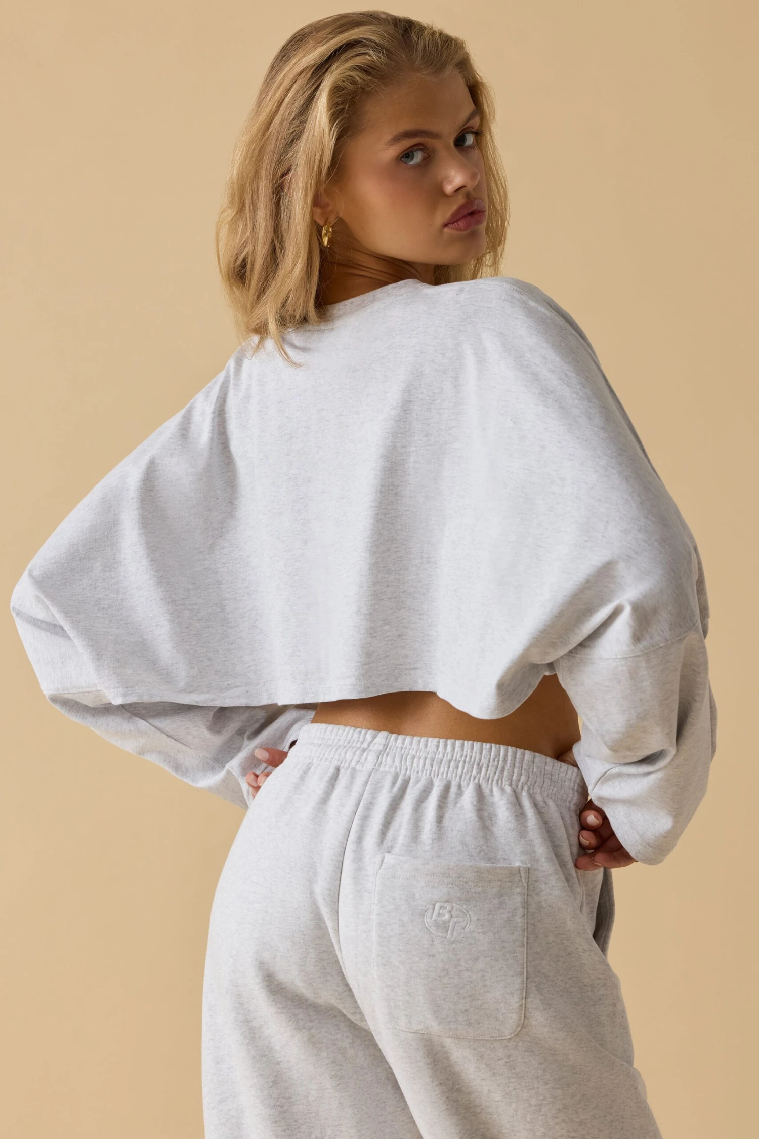 Day Off - Oversized Long Sleeve Crop Top In Heather Grey - Image 3