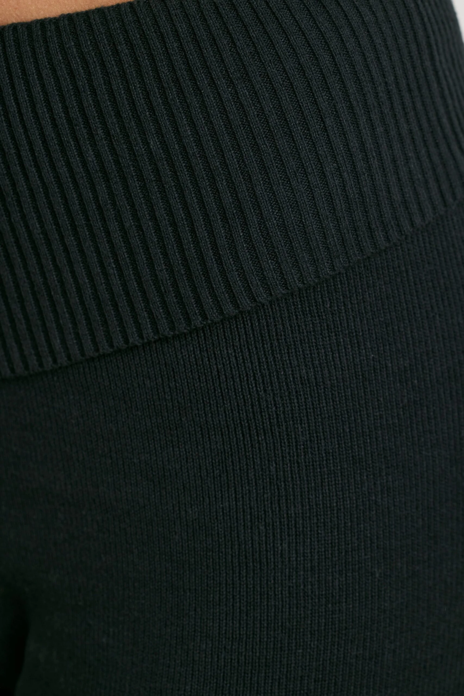 Muse - Petite Chunky Knit Kick Flare Trousers In Black - Image 4