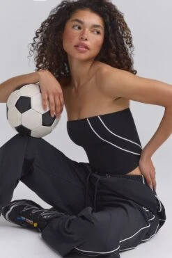 Soft Active Contrast-Trim Bandeau Top In Black